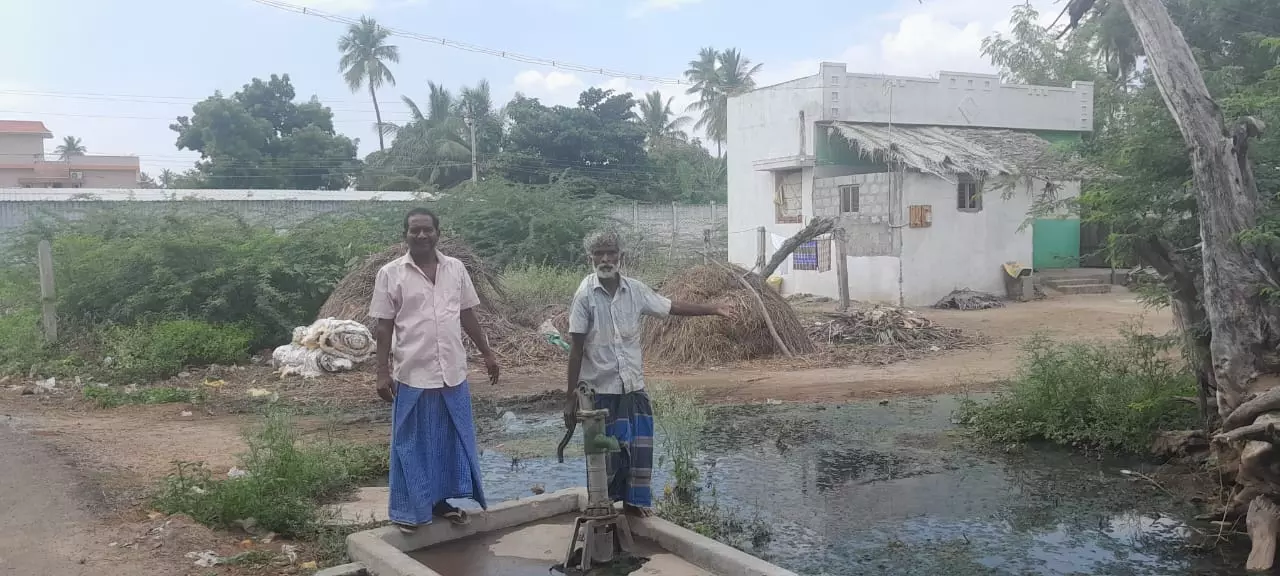 தேங்கி நிற்கும் மழைநீர்