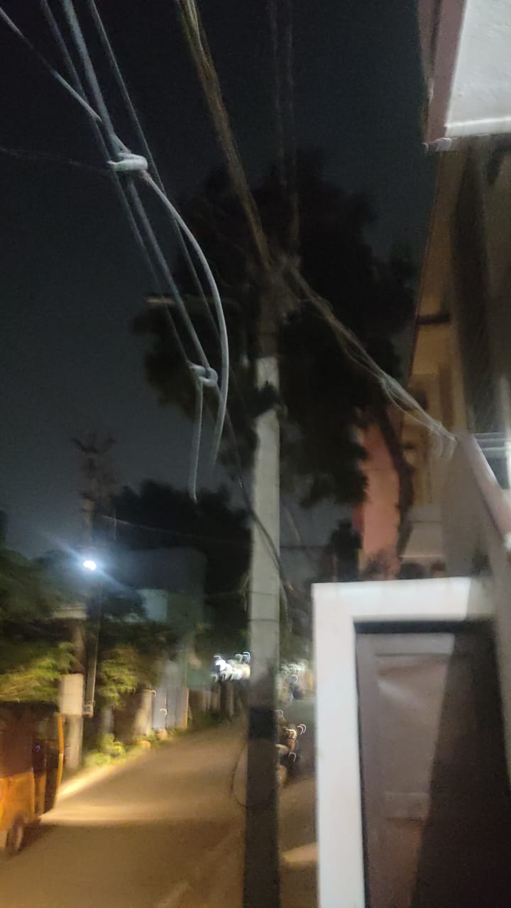 ஒளிராத தெருவிளக்குகள் ஒளிராத தெருவிளக்குகள்