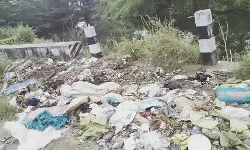 குவிந்து கிடக்கும் குப்பைகள் குவிந்து கிடக்கும் குப்பைகள்