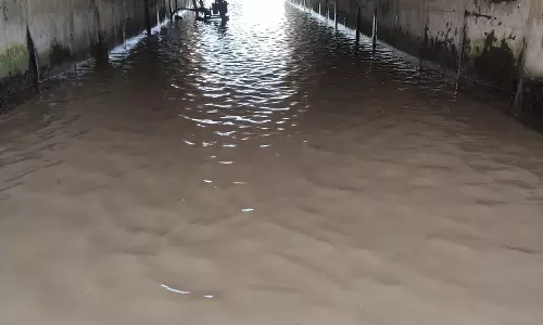 சுரங்கப்பாதையில் மழைநீர் தேங்கும் அவலம்