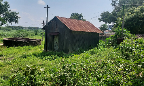 மின்பாதுகாப்பு கட்டிடத்தை அகற்ற வேண்டும்