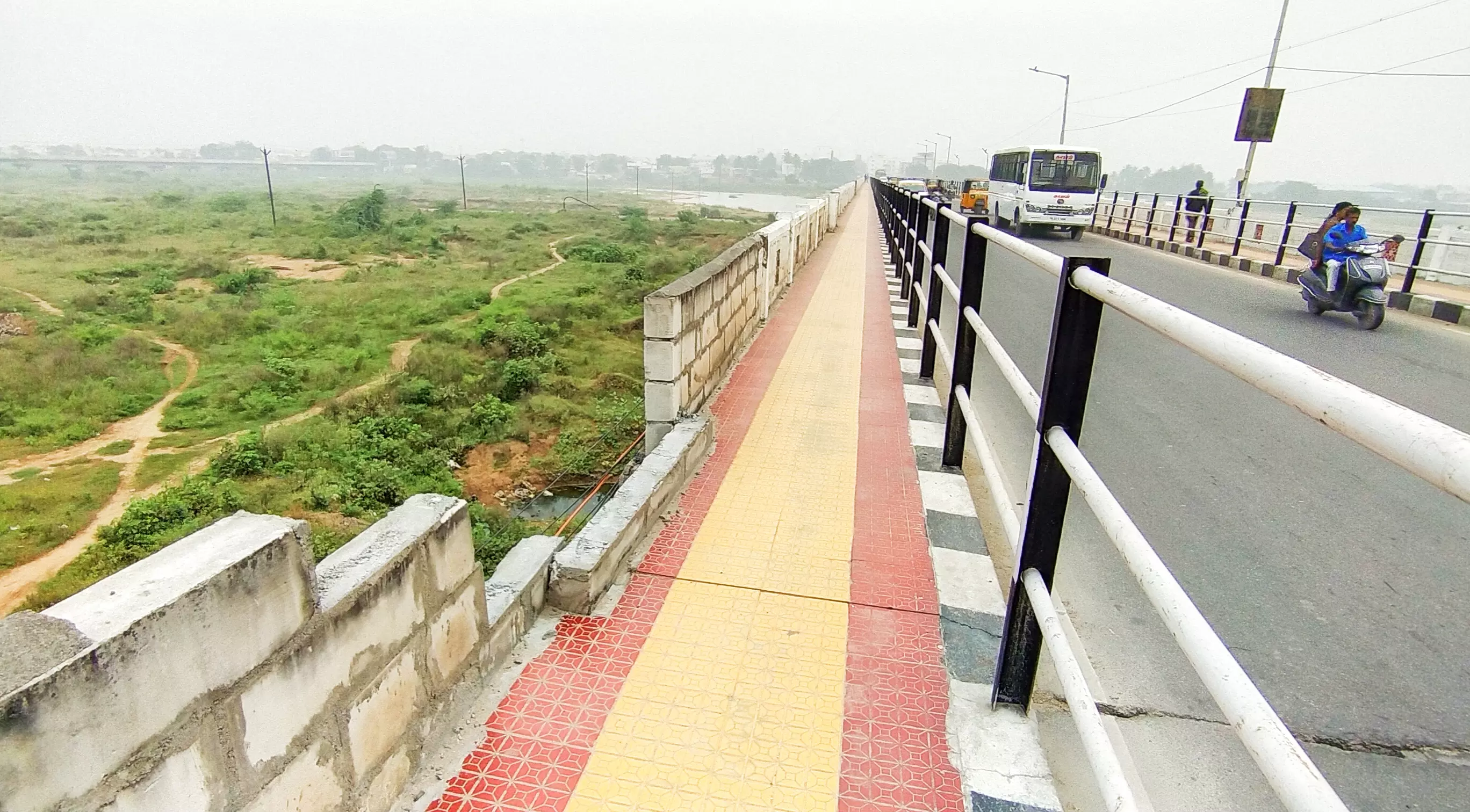 தடுப்புச்சுவர் சீரமைக்கப்படுமா? தடுப்புச்சுவர் சீரமைக்கப்படுமா?