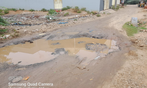 குழாய் உடைப்பால் வீணாகும் குடிநீர்