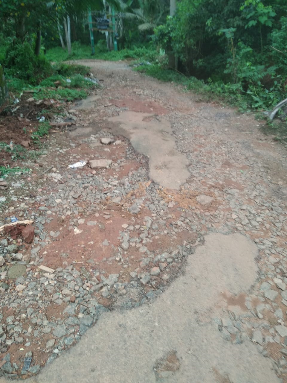 சாலையை சீரமைக்க வேண்டும்