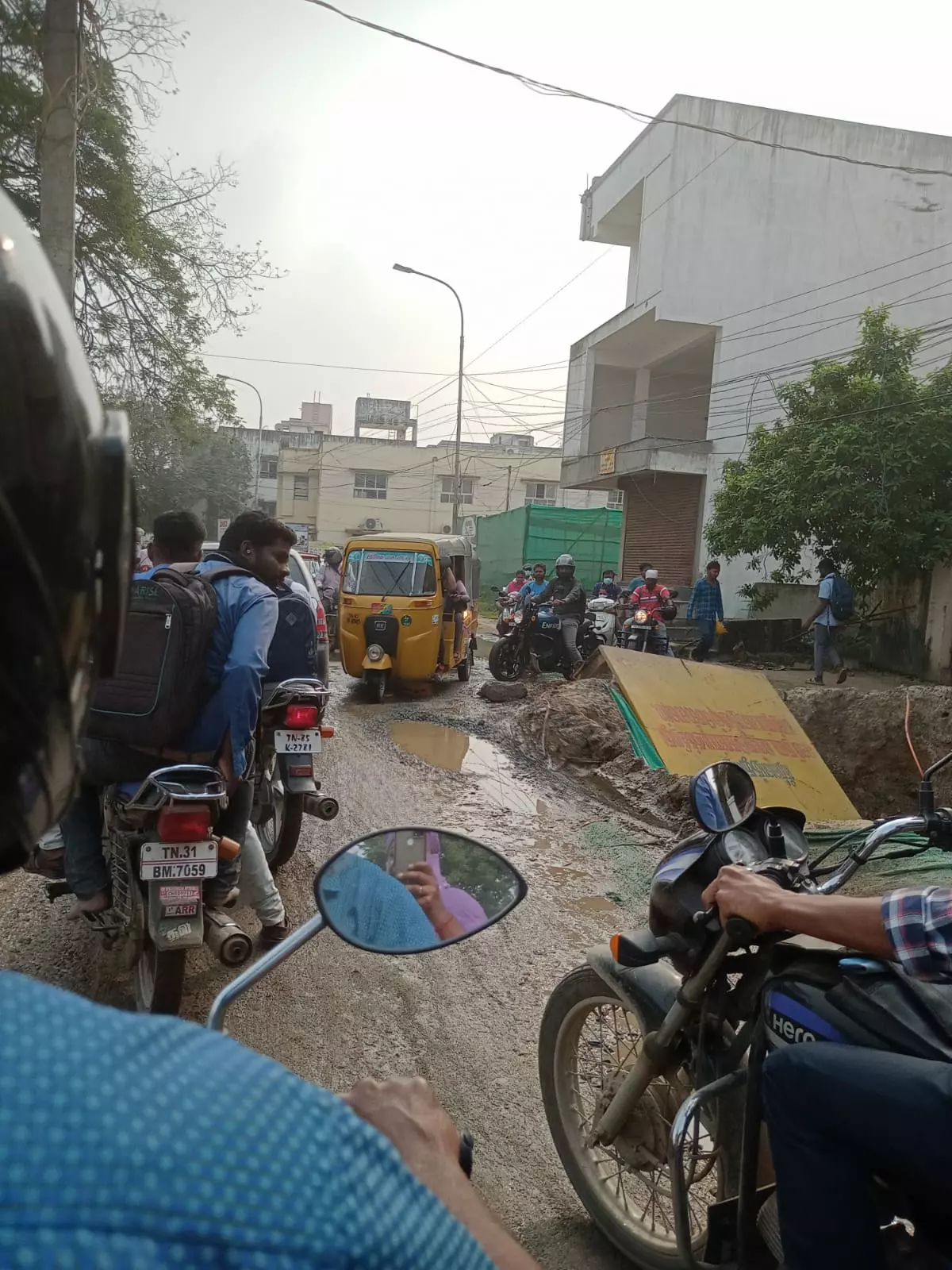 அபாயகரமான பள்ளம்