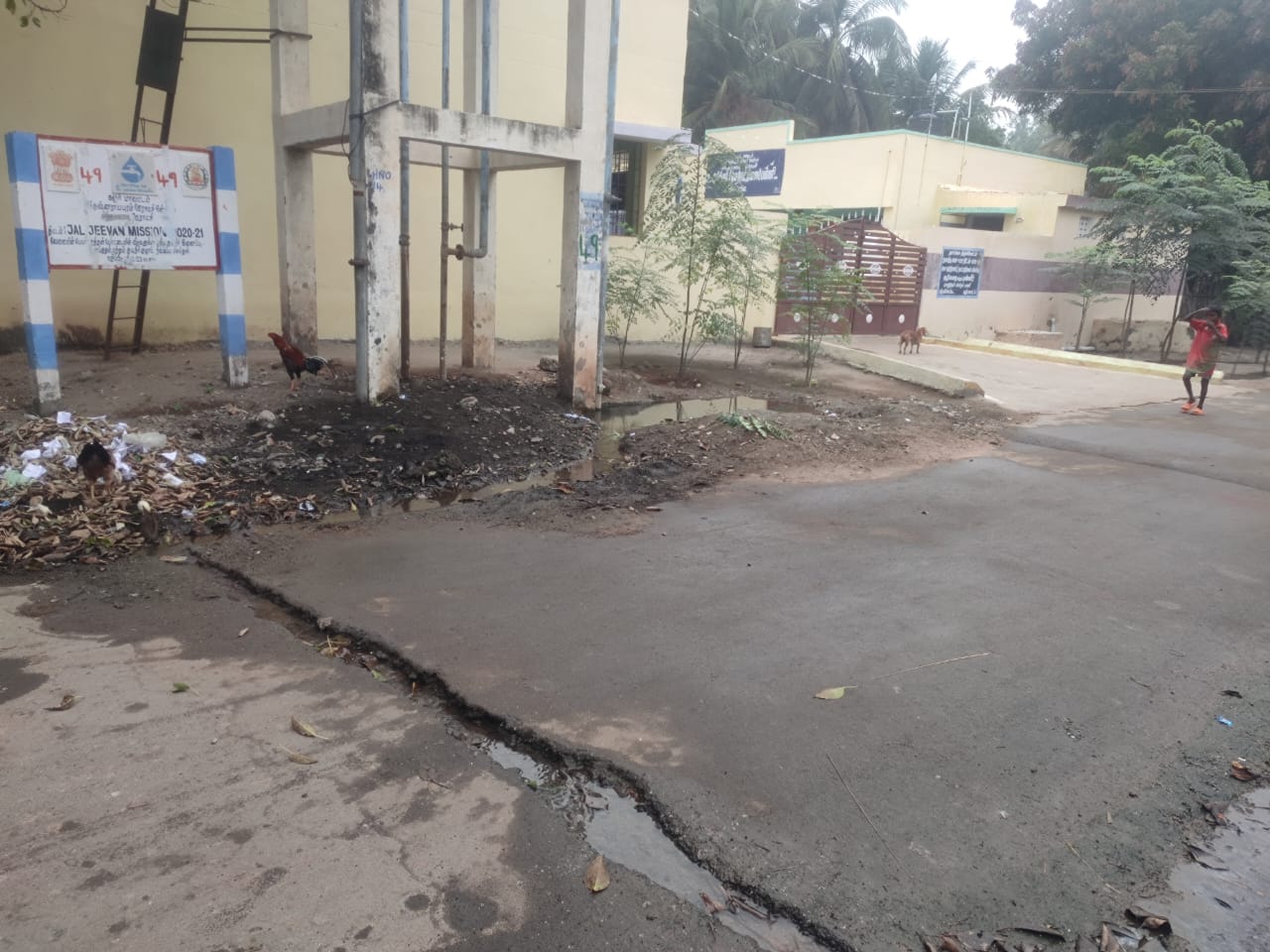 குடிநீர் குழாயில் உடைப்பு குடிநீர் குழாயில் உடைப்பு