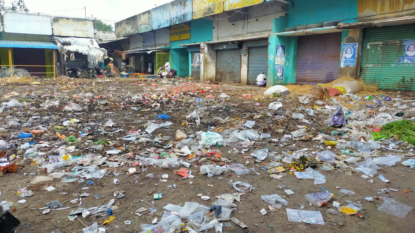 குப்பைகளை அகற்றுவார்களா? குப்பைகளை அகற்றுவார்களா?