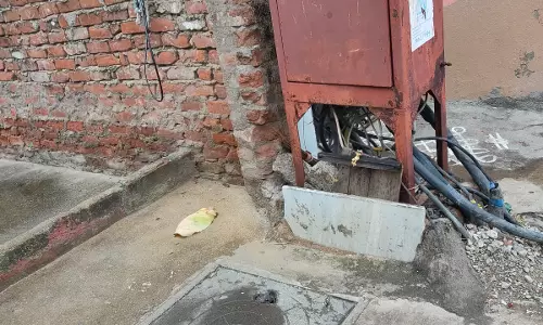 சேதமடைந்த கால்வாய் மூடி