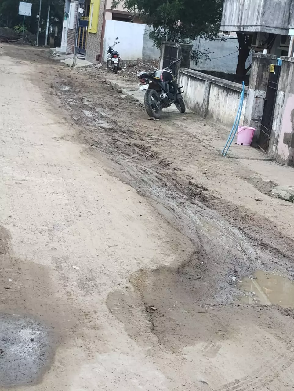 சாலையில் பள்ளம்