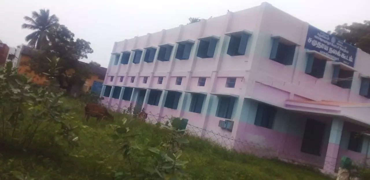 கால்நடைகளின் கூடாரமாக மாறிய சமுதாய நலக்கூடம்