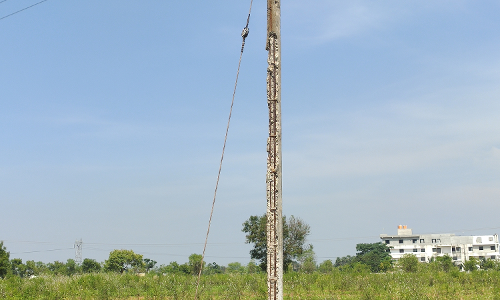 மின்கம்பம் சேதம்