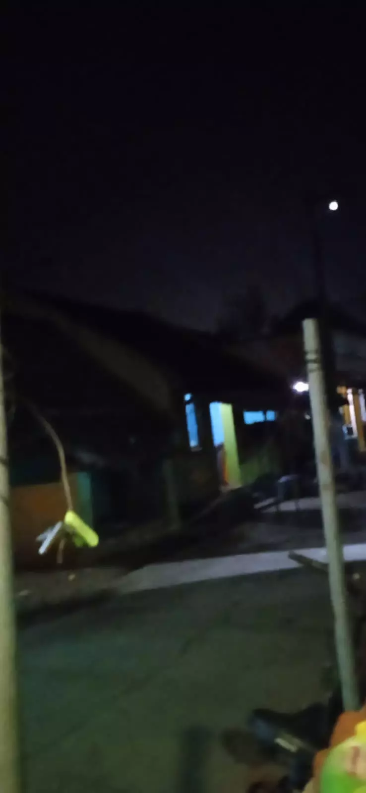 எரியாத தெருவிளக்குகள்