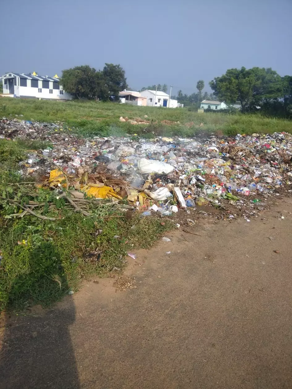 குவிந்து கிடக்கும் குப்பைகள்