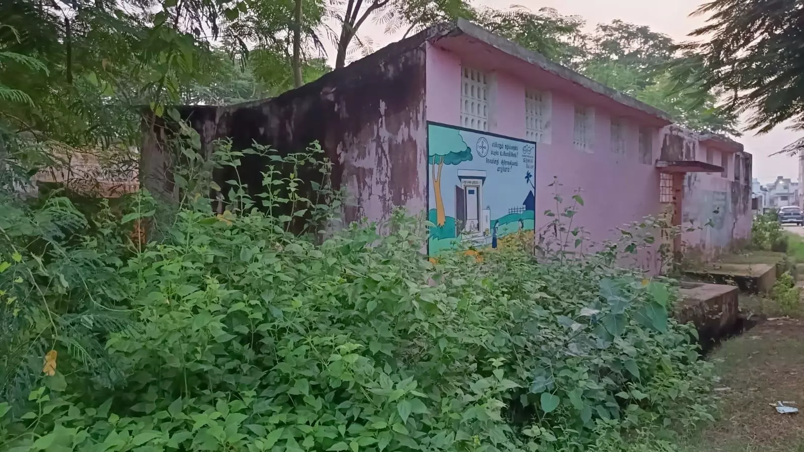 சுகாதார வளாகத்தை திறக்க வேண்டும் சுகாதார வளாகத்தை திறக்க வேண்டும்