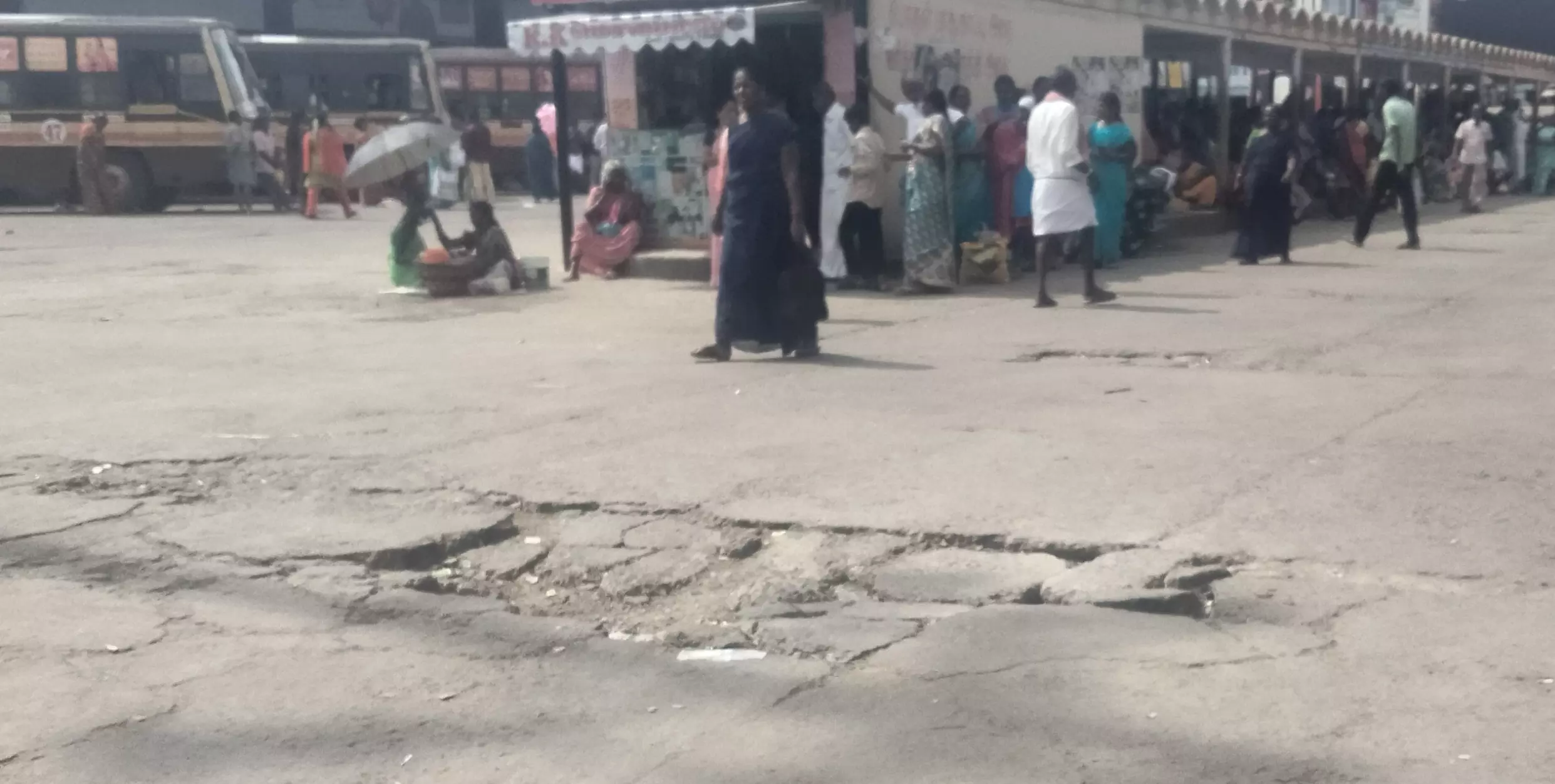 கான்கிரீட் சாலை சீரமைக்கப்படுமா?