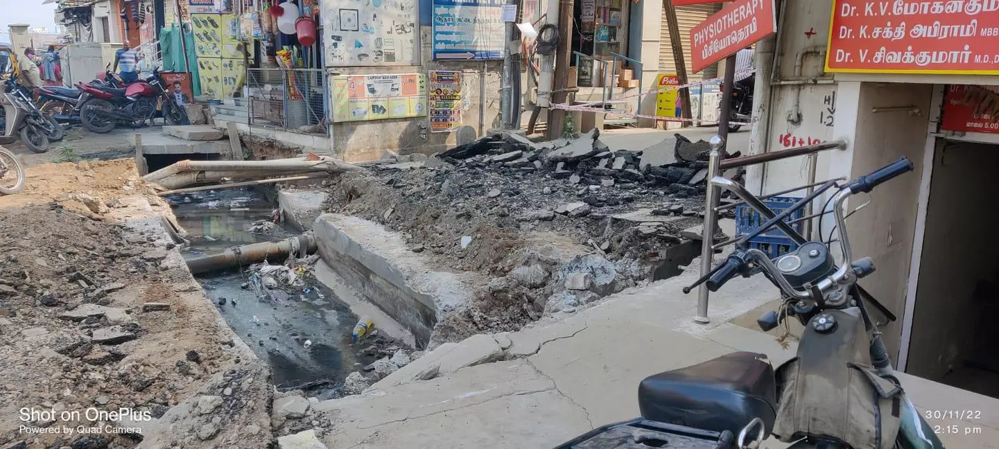 வாகன ஓட்டிகள் அவதி வாகன ஓட்டிகள் அவதி