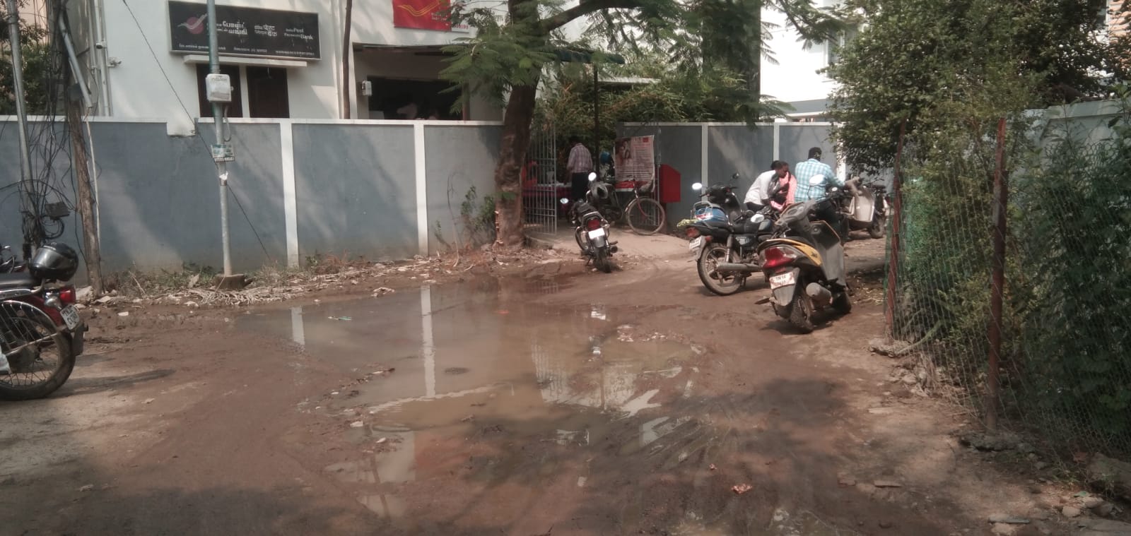 சாலையில் பள்ளம்