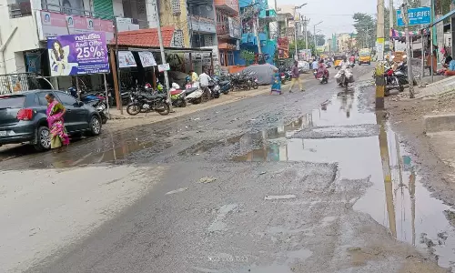 கழிவுநீரும்; சாலையும் கழிவுநீரும்; சாலையும்