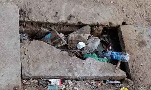 வாறுகால் கான்கிரீட் மூடிகள் சேதம்