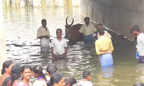 ரெயில்வே சுரங்கப்பாதையில் தேங்கும் மழைநீர்