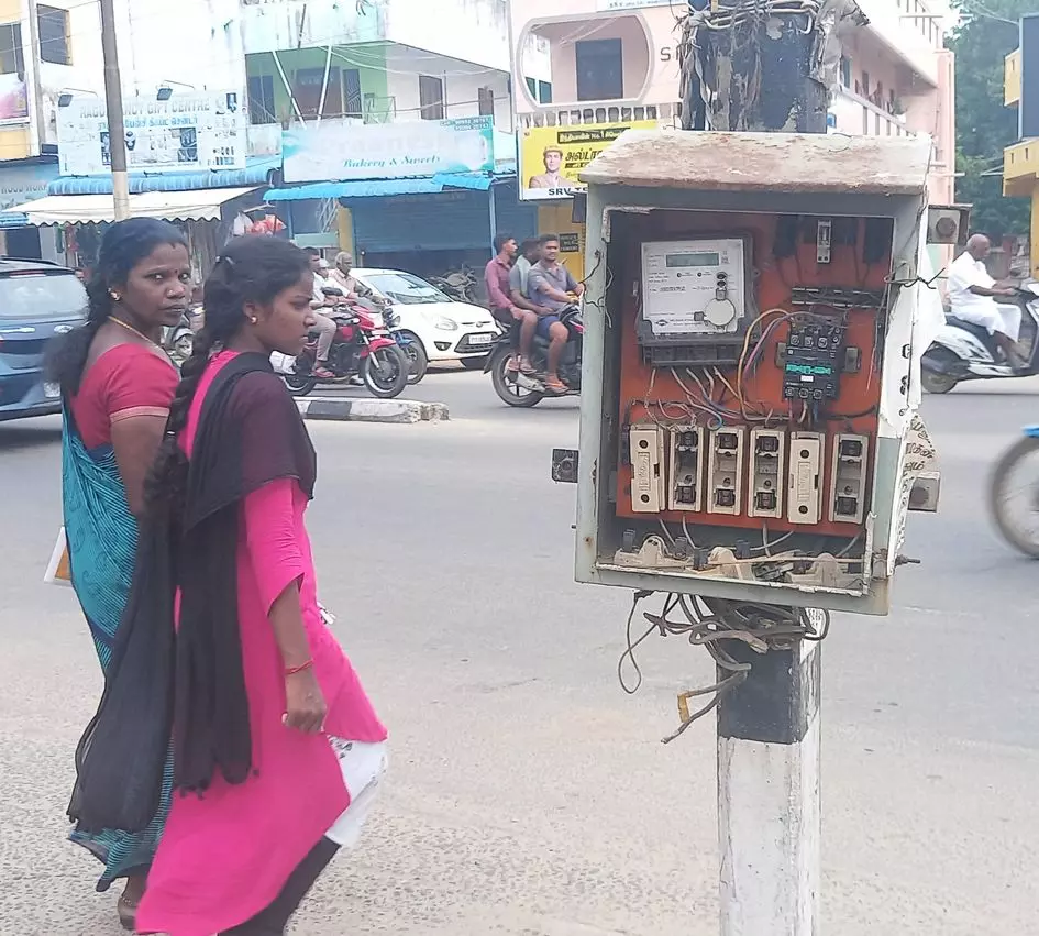 ஆபத்தான மின்பெட்டி ஆபத்தான மின்பெட்டி