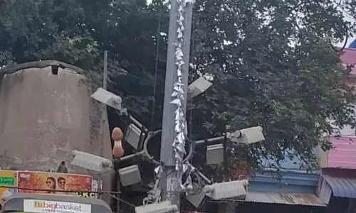 உயர்கோபுரமின்விளக்கை சரி செய்ய வேண்டும்