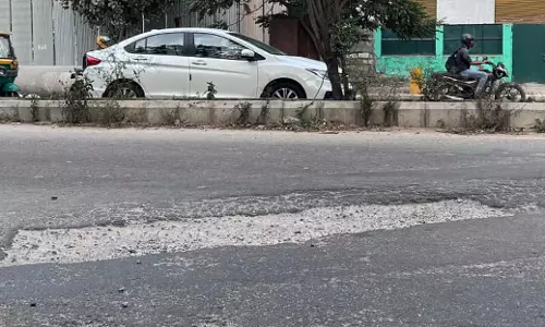 சாலை பள்ளம் மூடப்படுமா?