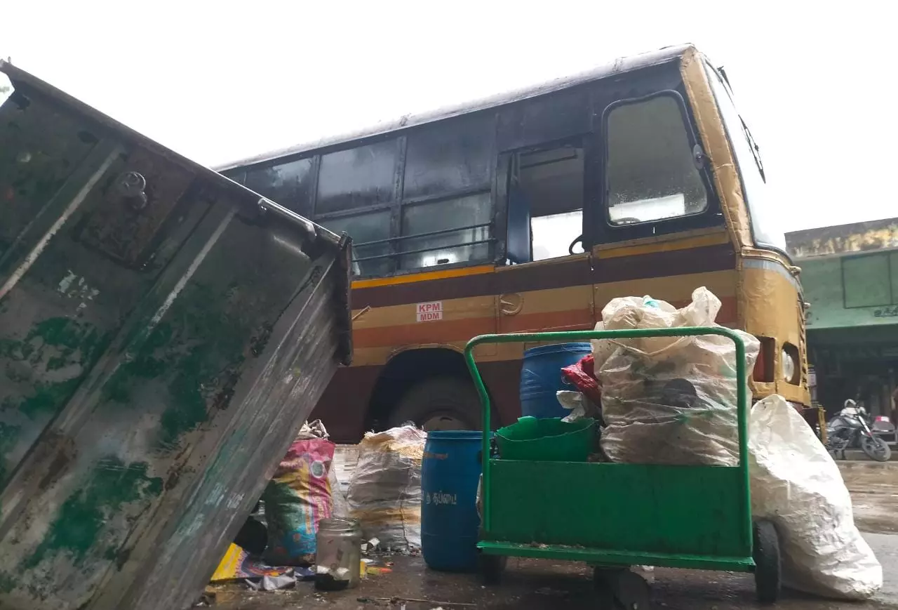 குப்பைகளால் துர்நாற்றம்