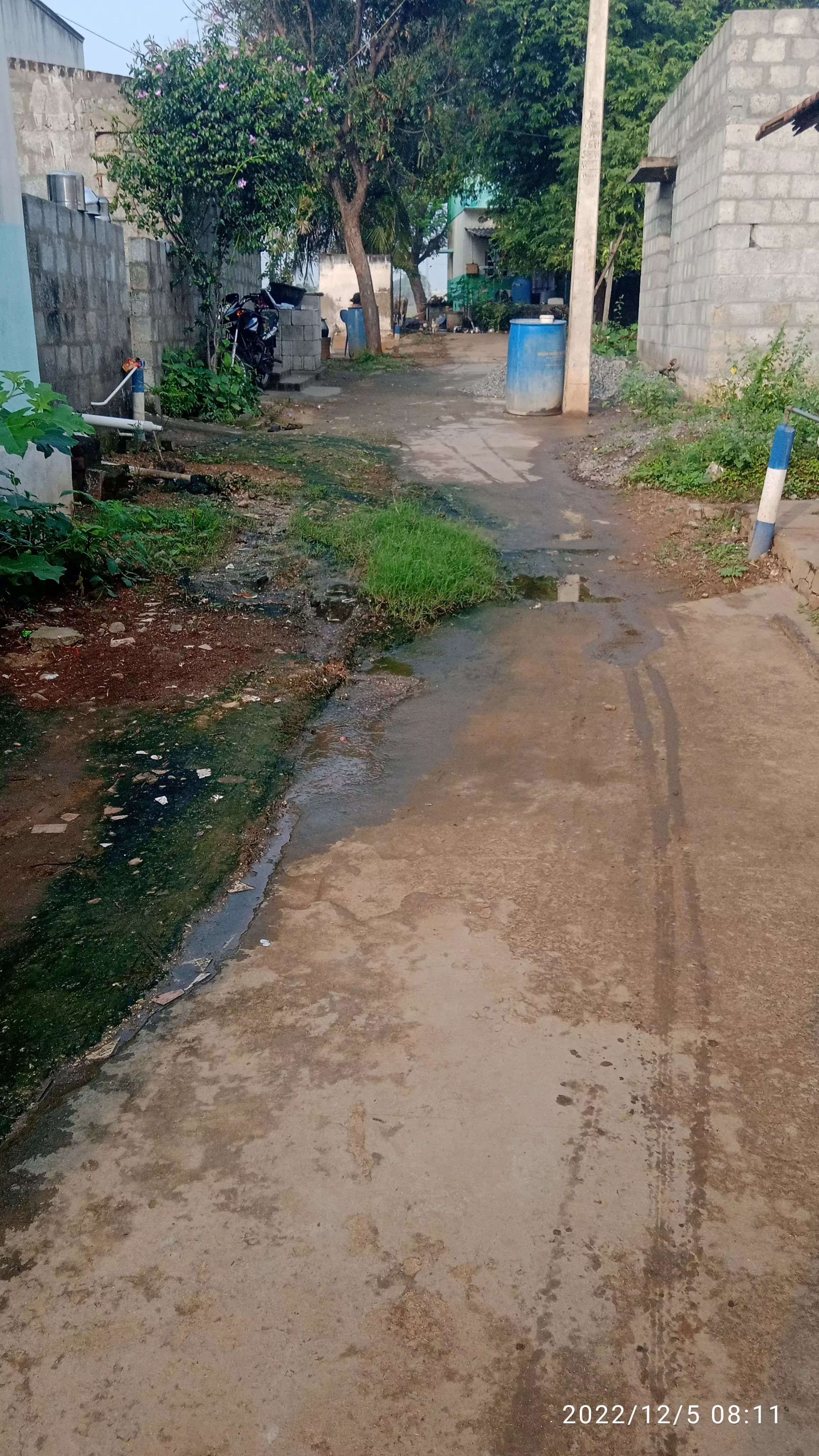 சேறும், சகதியுமான குடியிருப்பு பகுதிகள் சேறும், சகதியுமான குடியிருப்பு பகுதிகள்