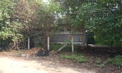 சிதிலமடைந்த சுகாதார வளாகம்