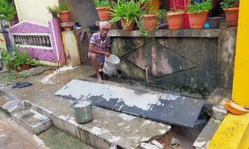 கழிவுநீர் தேங்கும் அவலம் கழிவுநீர் தேங்கும் அவலம்