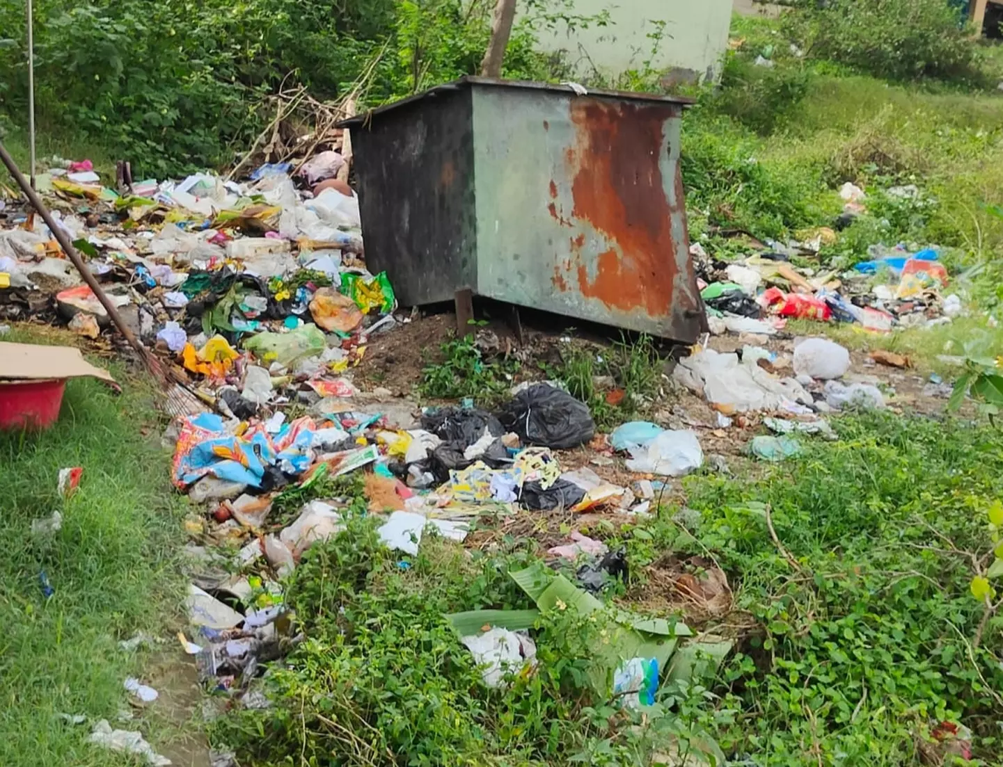 குப்பைகளை அப்புறப்படுத்துவார்களா? குப்பைகளை அப்புறப்படுத்துவார்களா?