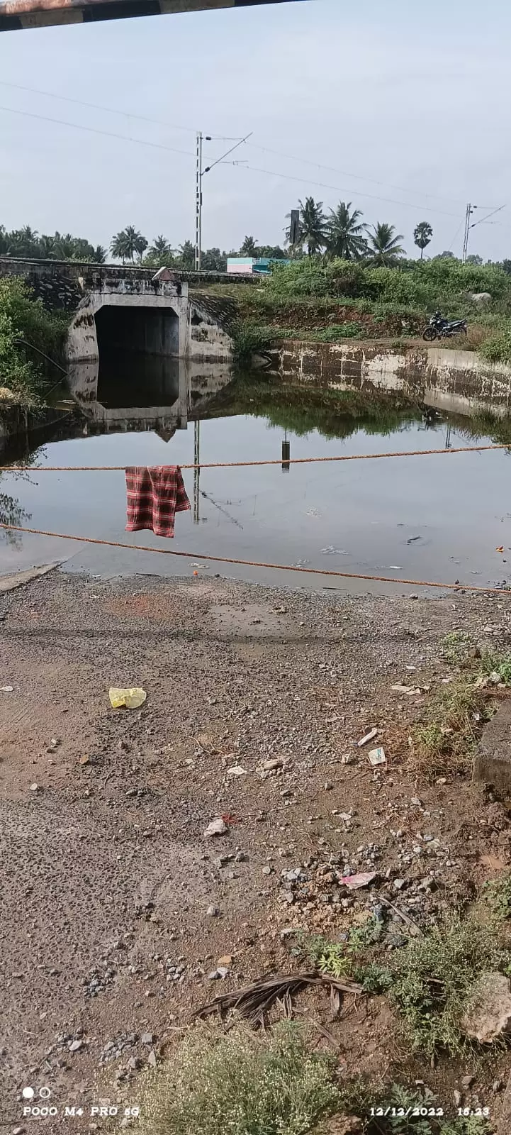 தரைபாலத்தில் தேங்கும் மழைநீர் தரைபாலத்தில் தேங்கும் மழைநீர்