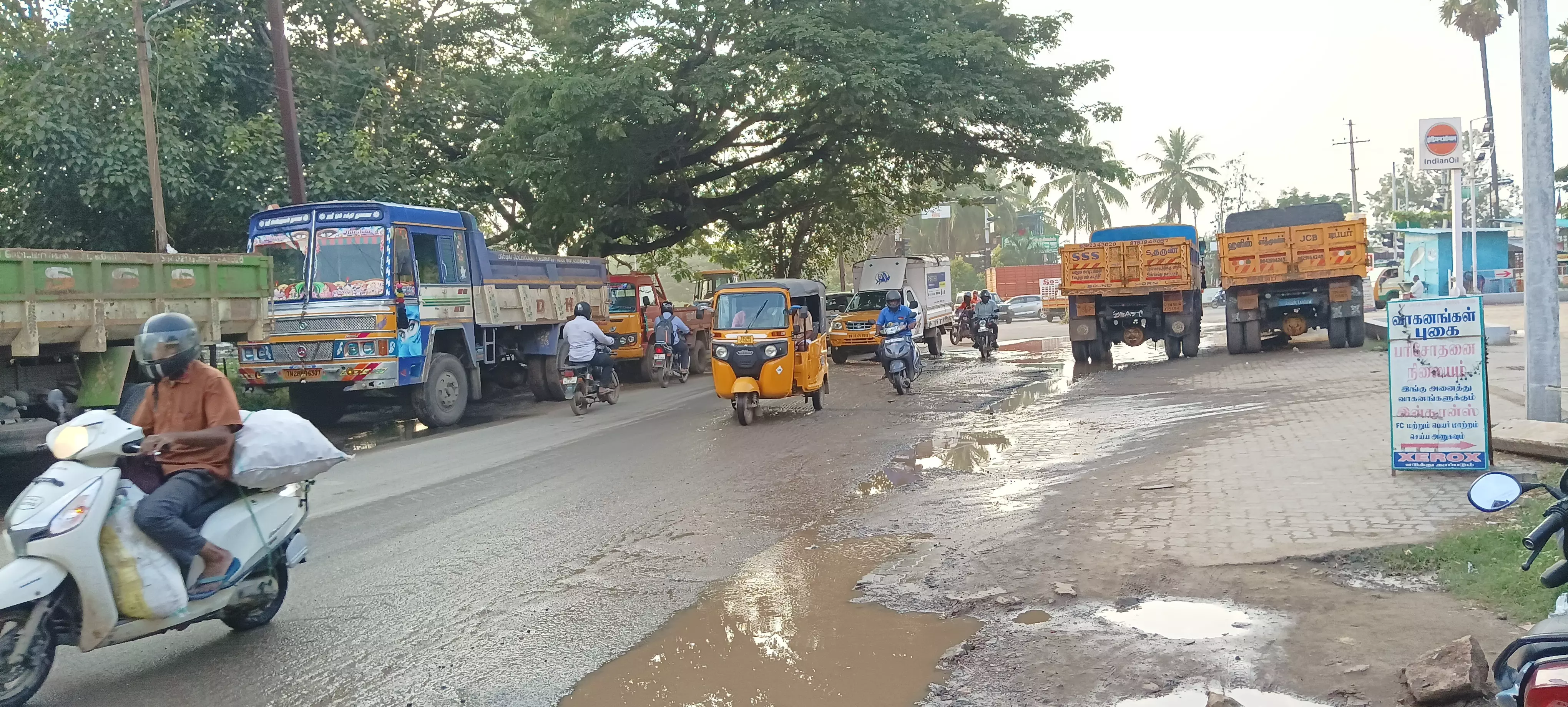 விபத்தில் சிக்கும் வாகனங்கள் விபத்தில் சிக்கும் வாகனங்கள்