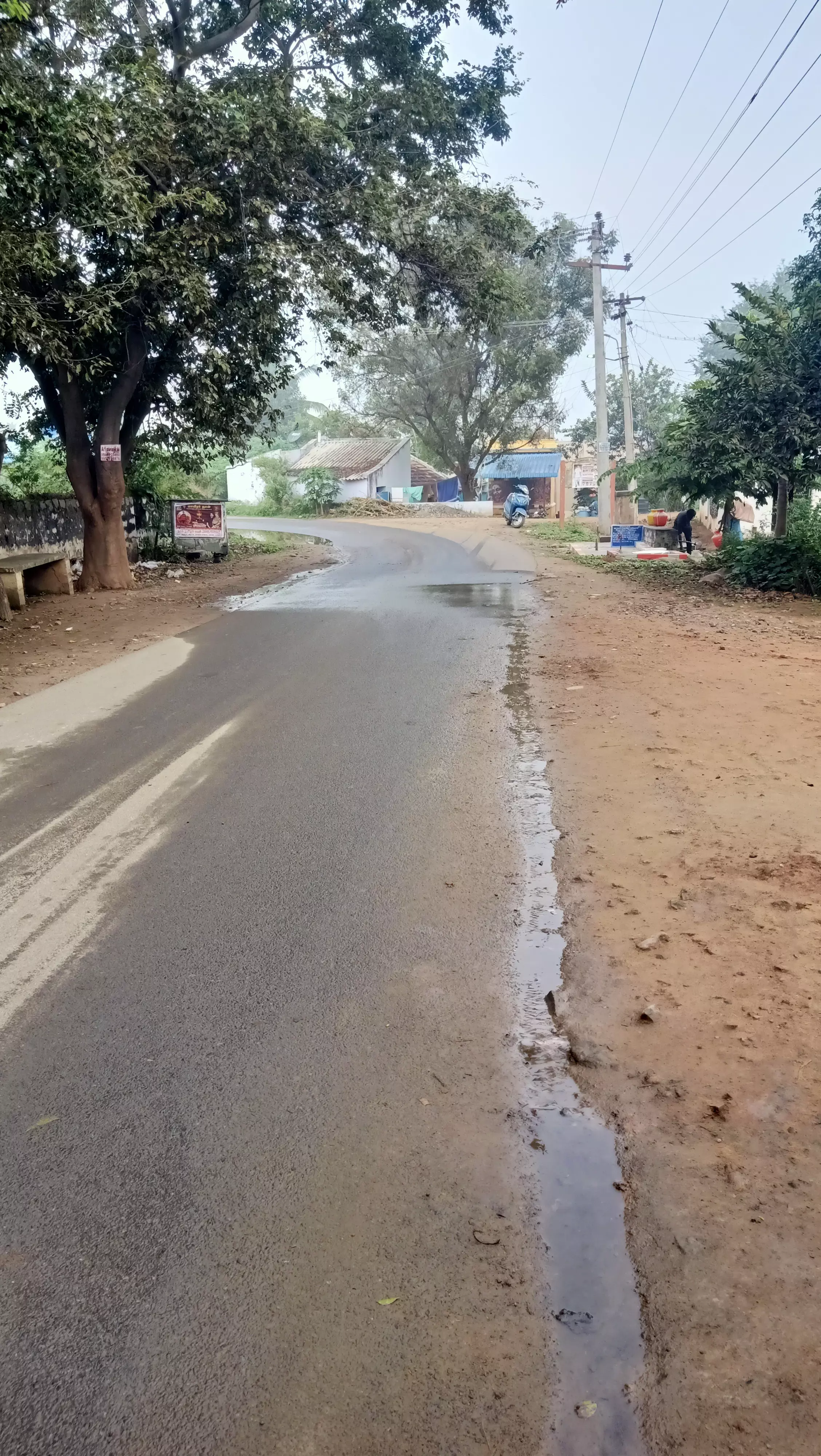 வீணாகும் குடிநீர் வீணாகும் குடிநீர்