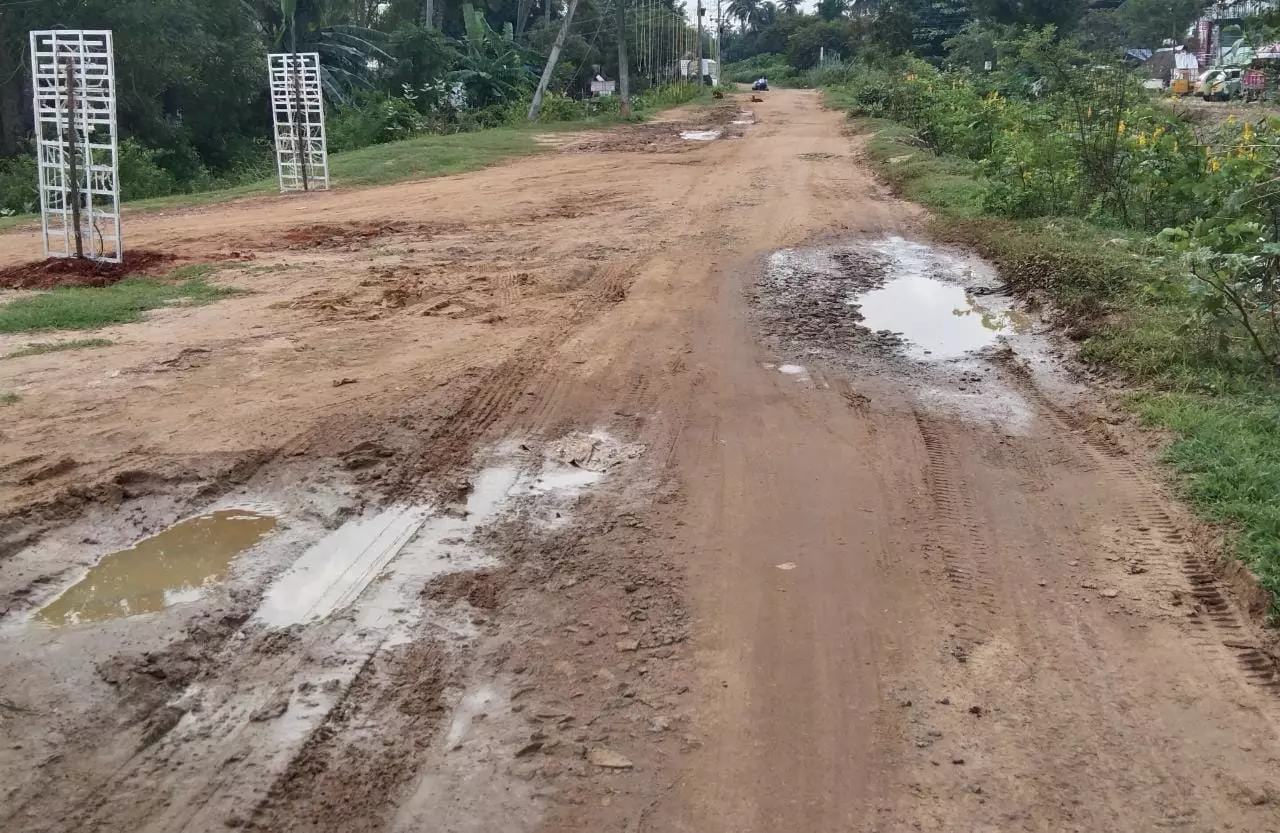 சாலை சீரமைக்கப்படுமா? சாலை சீரமைக்கப்படுமா?