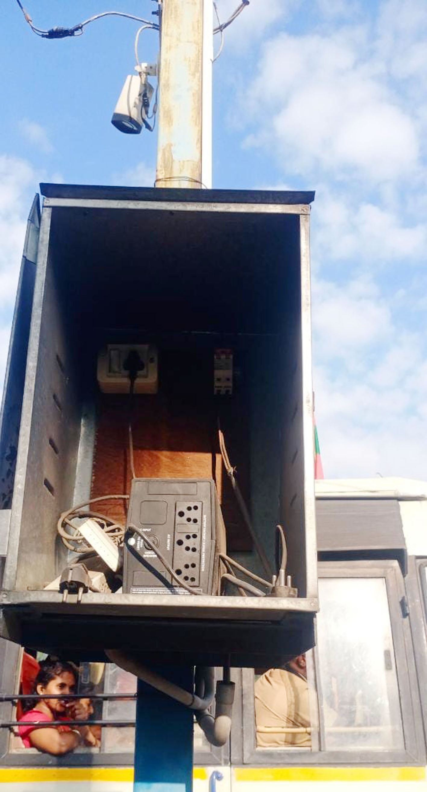 செயல்படாத கண்காணிப்பு கேமரா செயல்படாத கண்காணிப்பு கேமரா