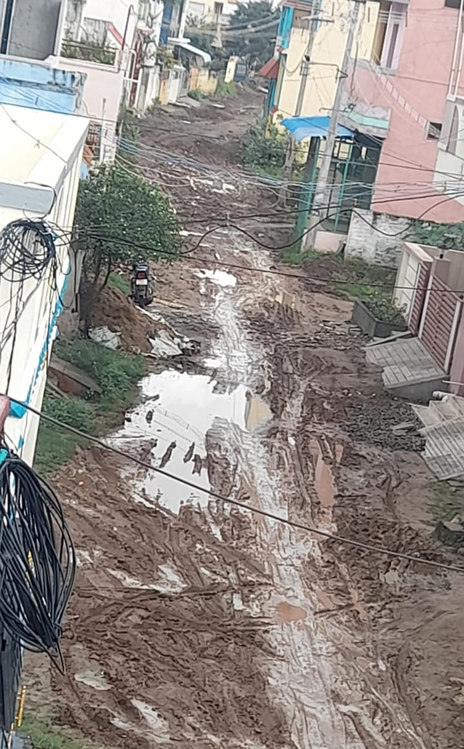 சாலையை சரி செய்வார்களா? சாலையை சரி செய்வார்களா?