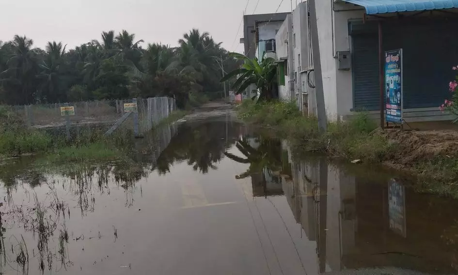 ஒரு மாதமாக தேங்கி நிற்கும் மழைநீர்