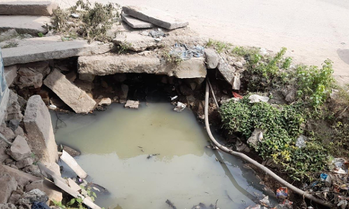 கிடப்பில் போட்ட கால்வாய் பணி