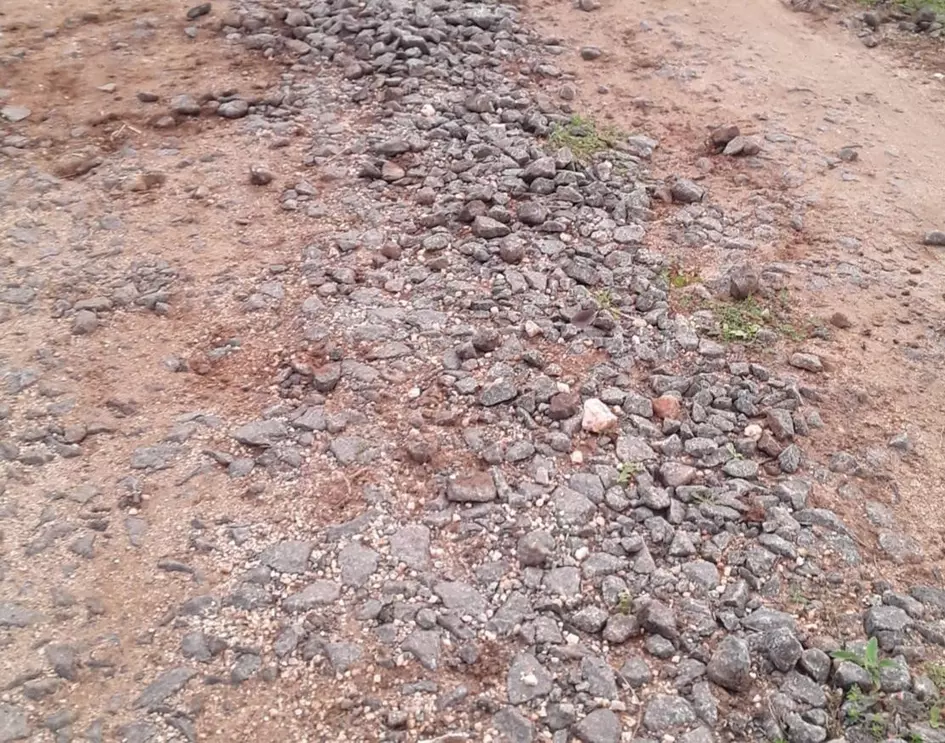 தார்சாலை அமைக்க வேண்டும் தார்சாலை அமைக்க வேண்டும்