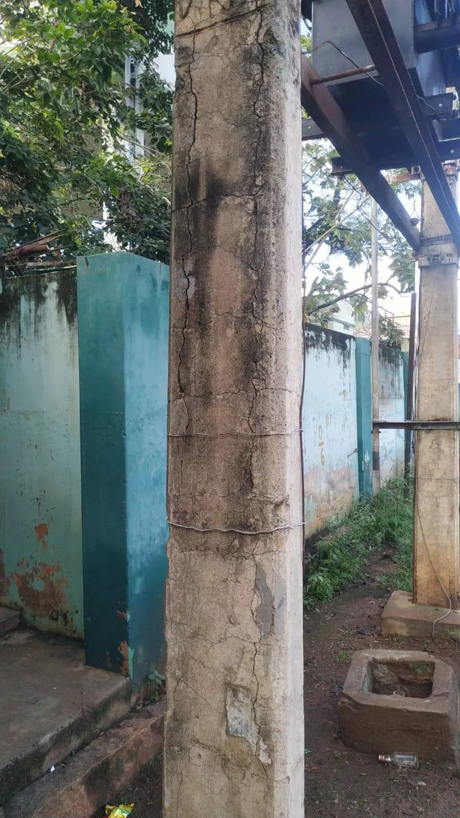 மின்கம்பம் மாற்றப்படுமா?