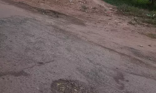 பொதுமக்களுக்கு இடையூறான மயான கொட்டகை