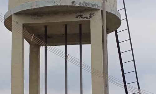 குடிநீருக்காக சிரமப்படும் மக்கள் குடிநீருக்காக சிரமப்படும் மக்கள்