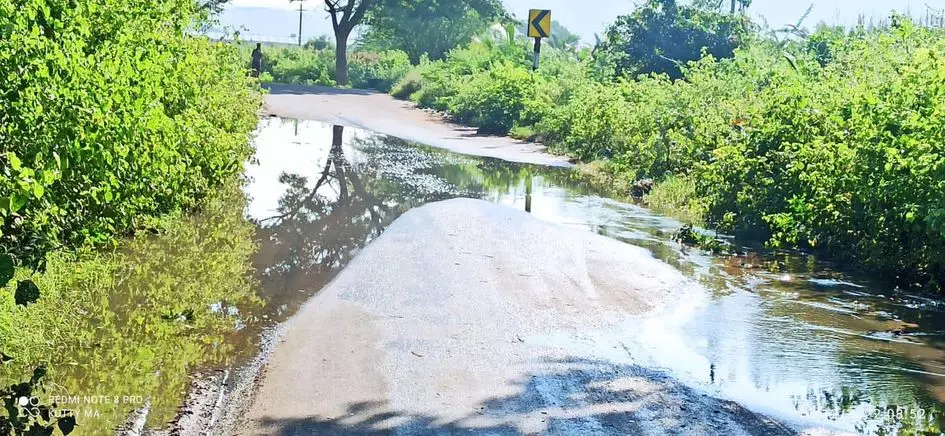 சாலையில் தேங்கும் கழிவுநீர்