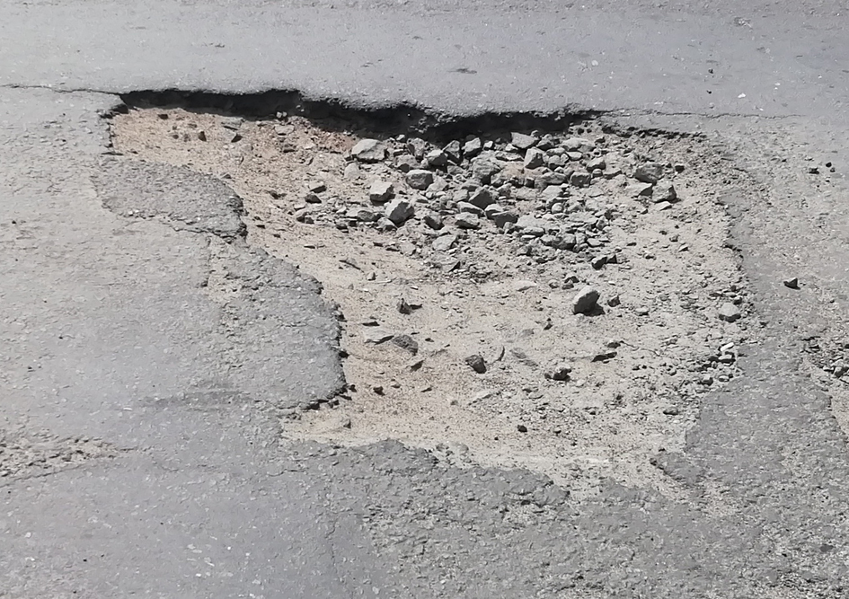 ரோட்டில் குழி ரோட்டில் குழி