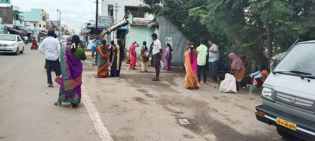 நிழற்குடை அமைக்கப்படுமா ? நிழற்குடை அமைக்கப்படுமா ?