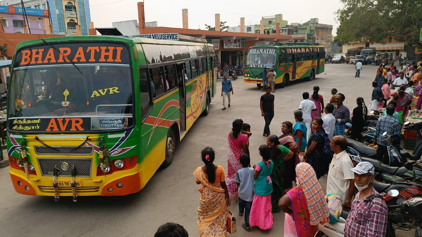 கண்காணிப்பு கேமராக்கள் பொருத்த வேண்டும்