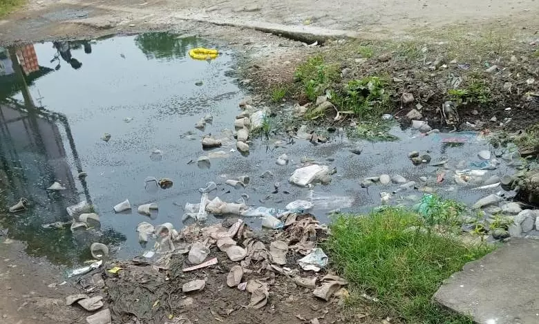 பஸ் நிலையத்தில் தேங்கும் கழிவுநீர்