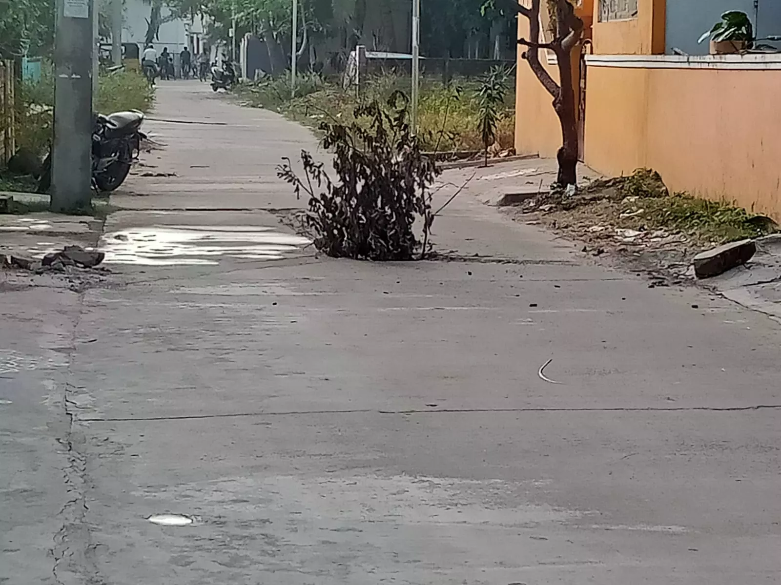 சாலையில் பள்ளம் சாலையில் பள்ளம்